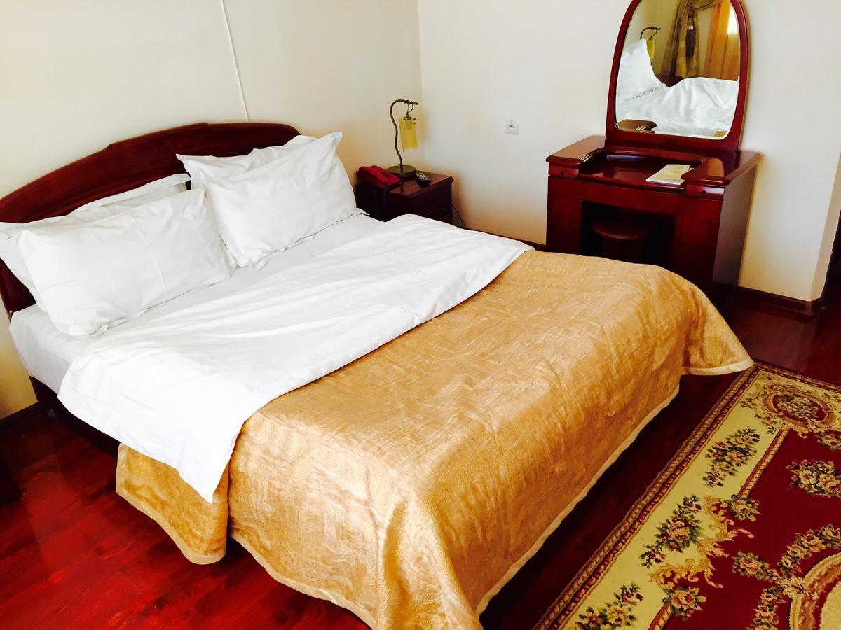 Hotel Ark Ms Тараз Екстер'єр фото